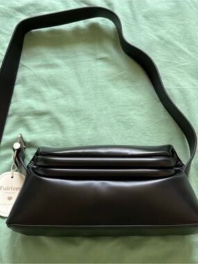 NWT Black purse vegan Leather shoulder snap close unique mouth structured bag